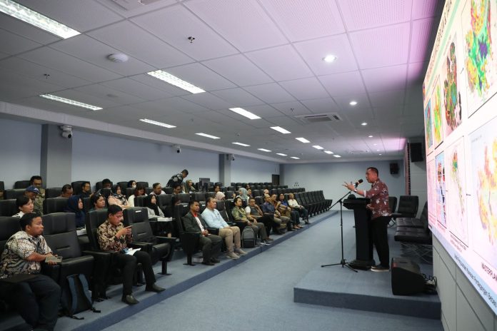 Wan Darussalam membuka kuliah perdana Program Studi Program Profesi Insinyur