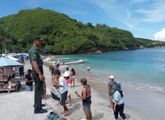 Babinsa Sakti Lakukan Patroli di Pantai Cristal Bay