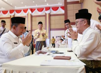 Gubernur Ansar Bayar Zakat Melalui BAZNAS Provinsi Kepri