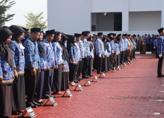 Hari Pertama Kerja Usai Libur Lebaran Sekdaprov Adi Pimpin Apel Gabungan