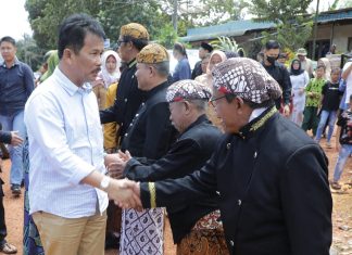 Hadiri Sedekah Bumi, Rudi Langsung Jawab Persoalan Lahan di Tembesi Sidomulyo