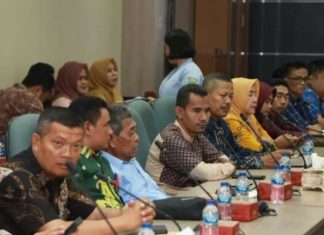 Rapat Pansus DPRD Kota Batam dan dinas Tenagakerja