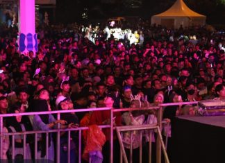 Masyarakat Dengan Semangat dan Optimis Mengakhiri malam akhir Tahun 2023