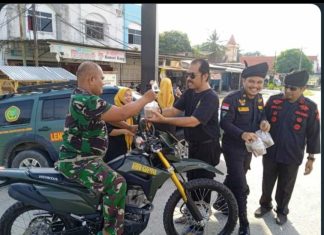 DPD Khusus Tuah Sakti Berikan 200 Takjil Bagi Warga Pengguna Jalan