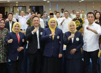 Sambangi BP Batam, Khofifah Indar Parawansa Lantik Ikatan Alumni UNAIR Kepri