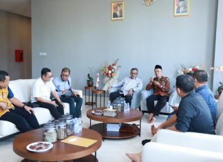 Sekretaris Daerah Kota Batam, Jefridin, M.Pd. mengungkapkan bahwa Kota Batam memiliki sejumlah masjid besar yang menjadi pusat perhatian