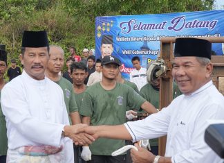 Kepala BP Batam dan Ketua Umum PIKORI BP Batam Serahkan 6 Sapi Super di Masjid Sultan Mahmud Riayat Syah