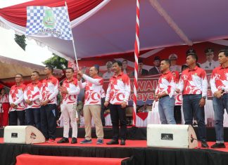 Pakaian Adat Nusantara hingga Kendaraan Hias Meriahkan Pawai Pembangunan HUT ke-79 RI