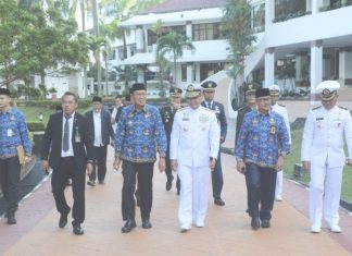 Memperingati hari Kesaktian Pancasila di Lapangan Engku Putri
