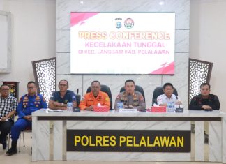 Polres Pelalawan Press Release Kecelakaan Tunggal truck Di Desa Segati yang Menewaskan 15 Orang