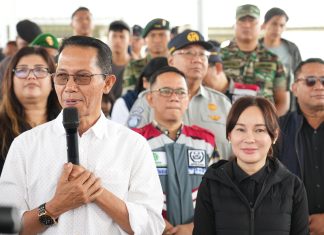 Beri Rasa Aman Kepada Masyarakat, Amsakar-Li Claudia Tinjau Arus Mudik di Pelabuhan dan Bandara