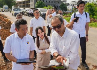 Gerak Cepat Tangani Banjir, Li Claudia Tinjau Lokasi Penyebab Banjir
