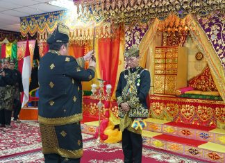 Kepala dan Wakil Kepala BP Batam Resmi Ditabalkan Gelar Adat oleh LAM Kepri Kota Batam