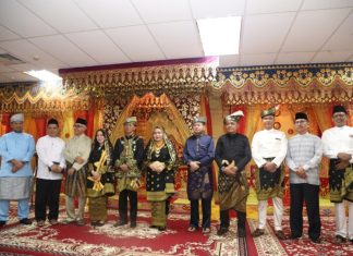 Pimpinan Dan Anggota DPRD Hadiri Penabalan Walikota Dan Wakil Walikota Oleh LAMKR Kota Batam