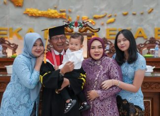 Amsakar Achmad Raih Gelar Doktor Ilmu Pemerintahan di IPDN : Berikan Kontribusi Terbaik Bagi Batam