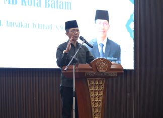Amsakar Achmad, membuka Musyawarah Besar (Mubes) IX Persatuan Mubaligh Batam (PMB) di Aula Ibnu Sina