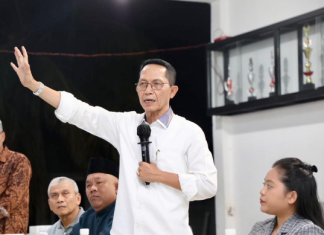 Wali kota Batam, Amsakar Achmad, mengajak warga untuk aktif menyampaikan kebutuhan Reses DPRD Batam