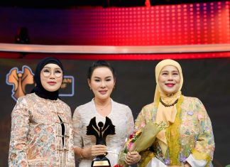 Peringatan Hari Ibu Nasional, Wakil Kepala BP Batam Raih Dua Penghargaan Bergengsi