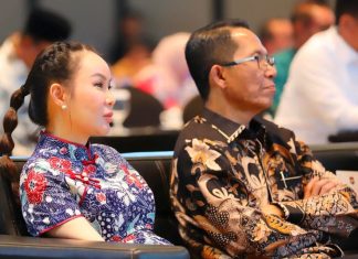 Jadi Ajang Penguatan Sinergi Antardaerah, Amsakar-Li Claudia Hadiri Penutupan Rakernas XVII APKASI