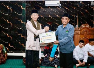 Safari Ramadan di Batuaji, Amsakar Serahkan Bantuan Rp115 Juta untuk Pembangunan Masjid