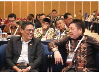 Bahas Isu Revisi UU Pemerintahan Daerah, Ketua DPRD Kota Batam Pimpin Diskusi Panel Rakernas Adeksi