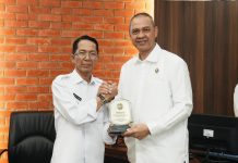 Mewujudkan Impian Masyarakat Perairan, Bupati Zukri Dorong Pemasangan Jaringan Kabel dibawah Laut