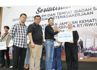 10 Ahli Waris Terima Santunan Rp420 Juta, Amsakar: Bukti Nyata Perlindungan Sosial untuk RT dan RW