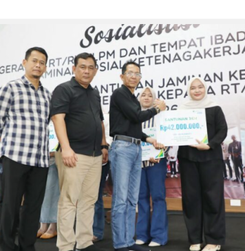 10 Ahli Waris Terima Santunan Rp420 Juta, Amsakar: Bukti Nyata Perlindungan Sosial untuk RT dan RW