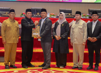 Sampaikan Nota Pengantar LKPJ 2025 di Pimpin Ketua DPRD Kepri Iman Sutiawan ,Gubernur Ansar: Mayoritas Indikator Kinerja Pembangunan Capai Kategori Sangat Tinggi