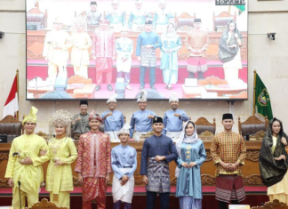 Perda LAM Kota Batam Disahkan, Busana Adat Melayu Tampil Memukau di Sidang Paripurna