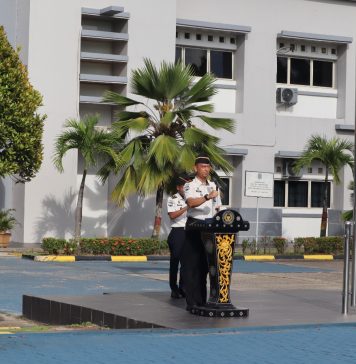 Apel Pagi Lapas Batam Dirangkaikan dengan Penyematan Tanda Kenaikan Pangkat Kasubsi Bimkemaswat, Perkuat Integritas dan Profesionalisme