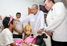 Air Mata Amsakar Luruh Saat Menjenguk Bocah Korban Kekerasan, Janji Masa Depan Tak Boleh Terputus