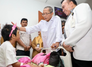 Air Mata Amsakar Luruh Saat Menjenguk Bocah Korban Kekerasan, Janji Masa Depan Tak Boleh Terputus
