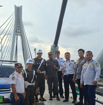 Patroli Gabungan Tertibkan Parkir di Jembatan Barelang