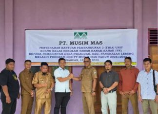 Program CSR , PT Musim Mas Bangun 3 Rungan Kelas