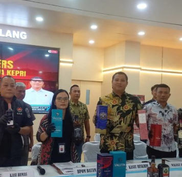 SS Ditetapkan Tersangka Miras Ilegal 8.664 Botol di Bengkong, Polisi Buru Pemilik Lain Lai Cung