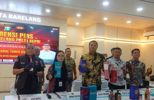 SS Ditetapkan Tersangka Miras Ilegal 8.664 Botol di Bengkong, Polisi Buru Pemilik Lain Lai Cung